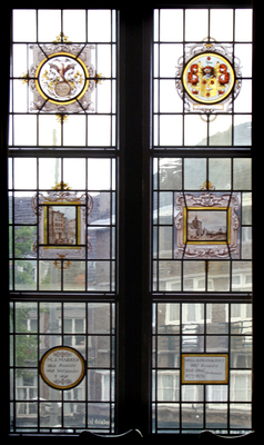 Raam Marres en Franquinet - Stadhuis Maastricht, raam in de prinsenkamer, 1918, Antiekglas in lood grisaillezilver